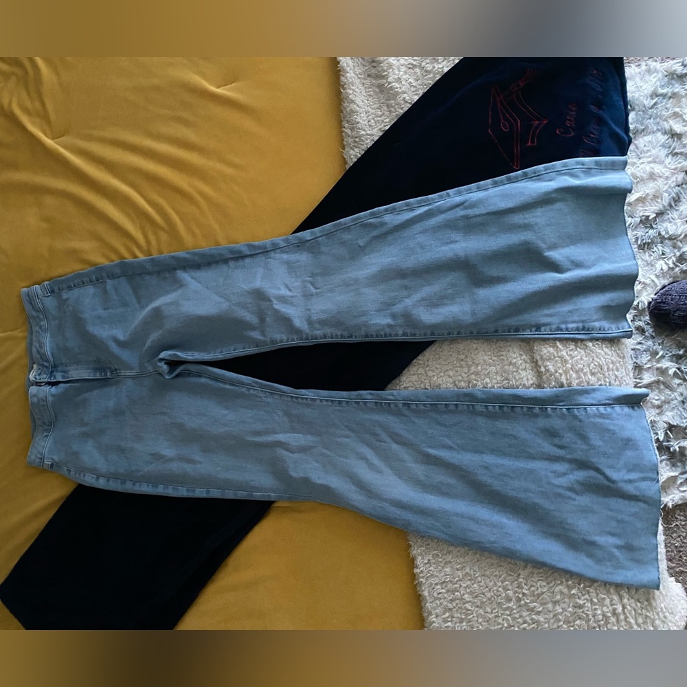 Light wash wide leg high waisted jean